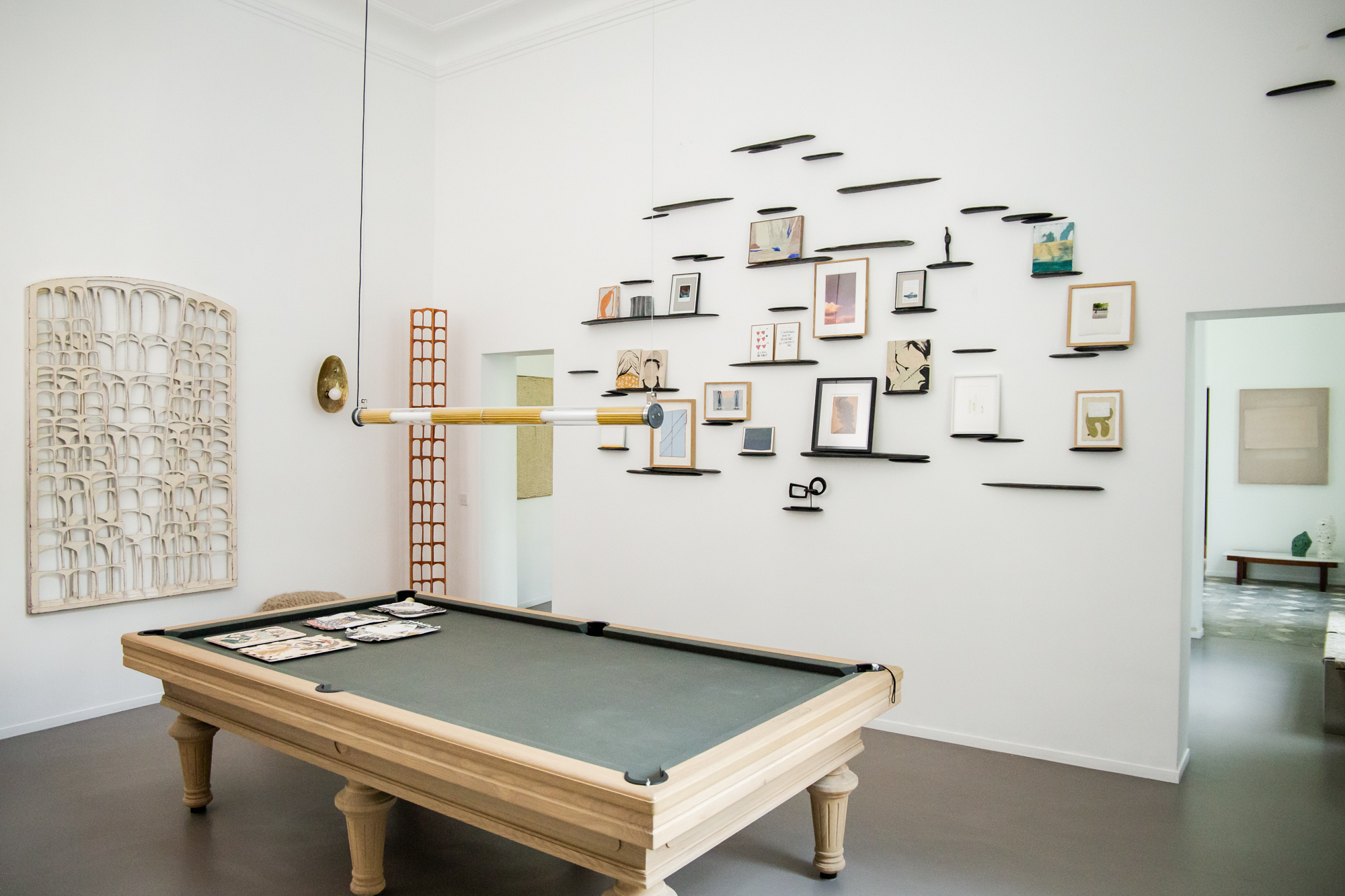 A collective exhibition and a work by Gerd Kanz 